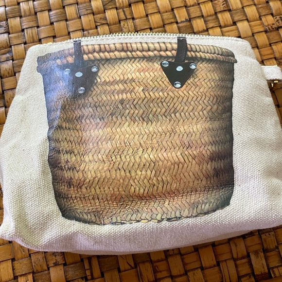 L’OCCITANE Small Canvas Zippered Clutch Bag Size: 6”x 7.5” ❤️ ‼️PRICE DROP‼️ - Picture 2 of 6